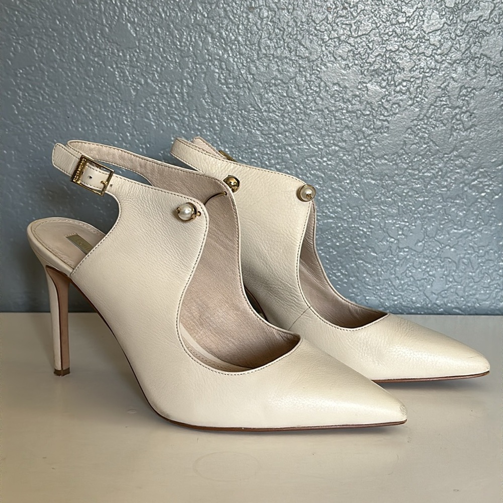 Louise et Cie Ivory heels with gold bar and pearl accent